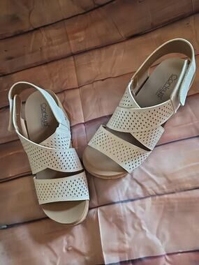 Corkys White Perforated Wedge Sandals Women's Size 10 NEW